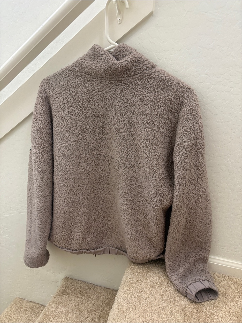 Vuori - Cozy Taupe Sherpa Jacket - Women's Plush Zip Jacket - Picture 4 of 4